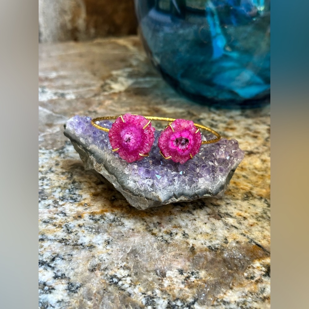 Gold Vivid Pink Solar Quartz Stone Bracelet